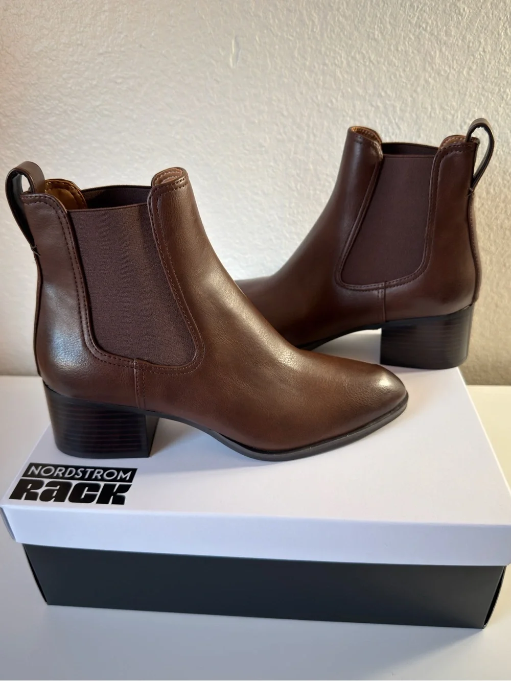 Nordstrom Dark Brown Leather Chelsea Ankle Boots size 8 new
